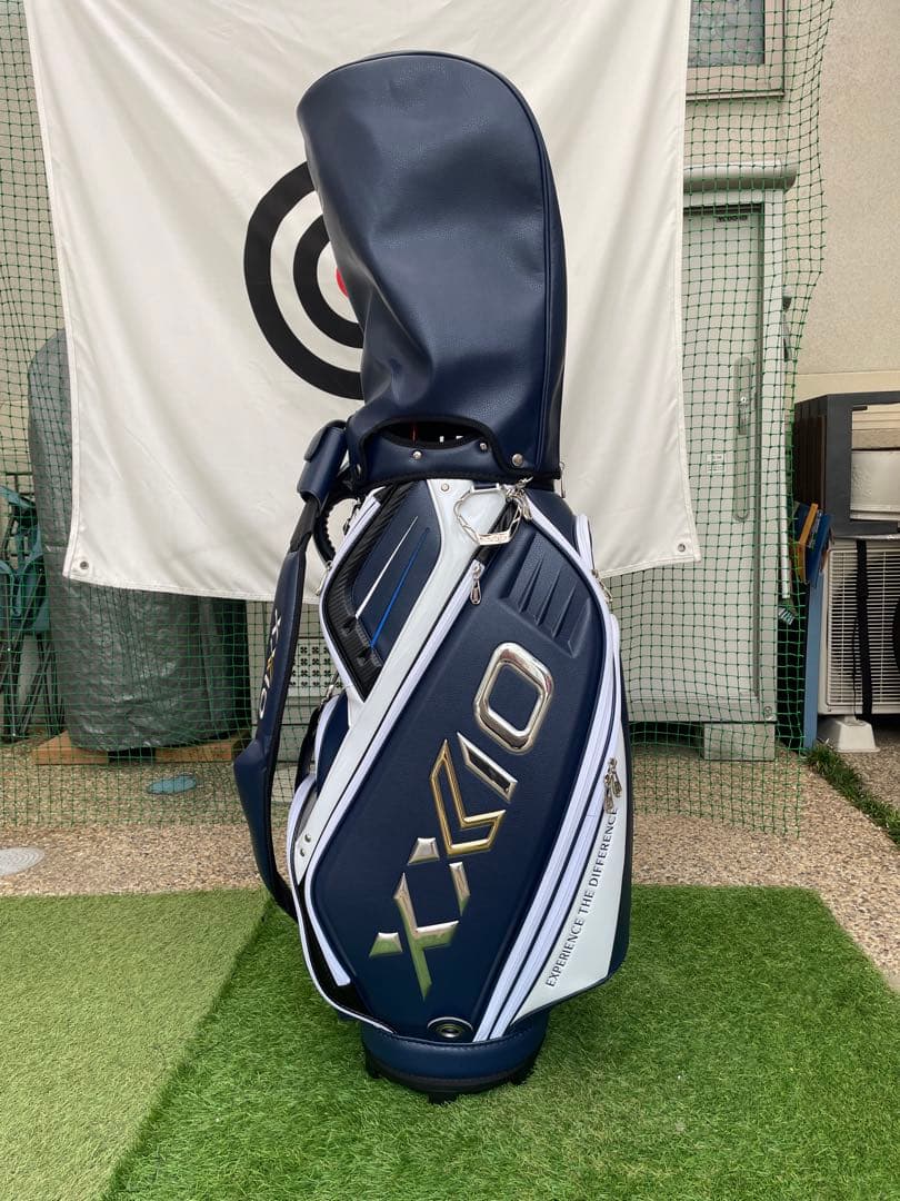 極美品XXIOプロモデルレプリカキャディーバッグ ネイビー/ホワイト未使用に近い