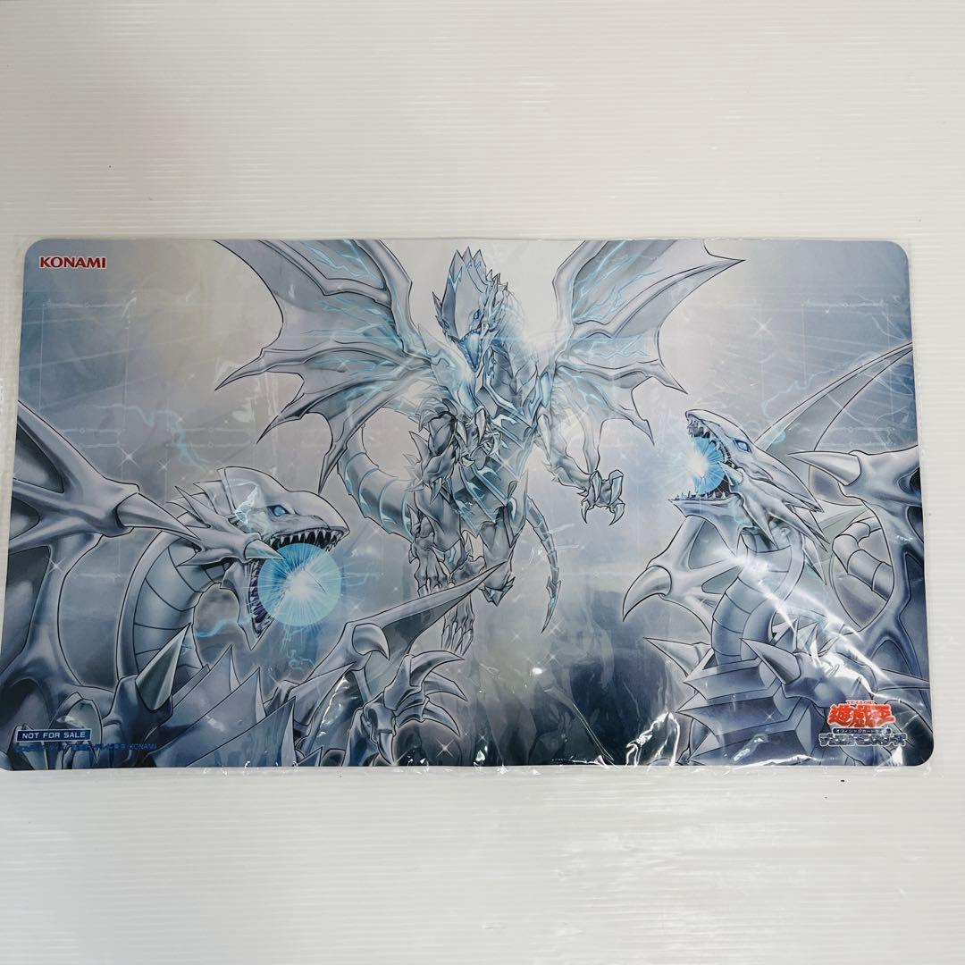 未開封　遊戯王の日　白き龍の威光　プレイマット　青眼の白龍