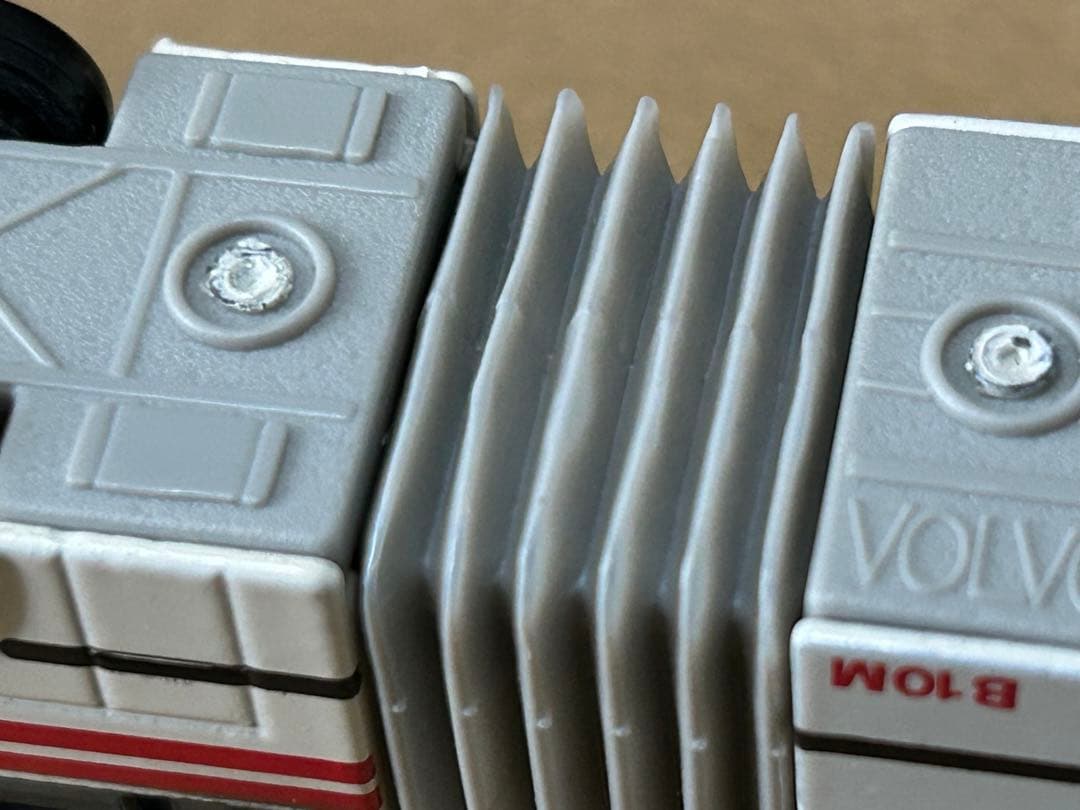 ロングトミカ L4 VOLVO-富士重工・連節バス