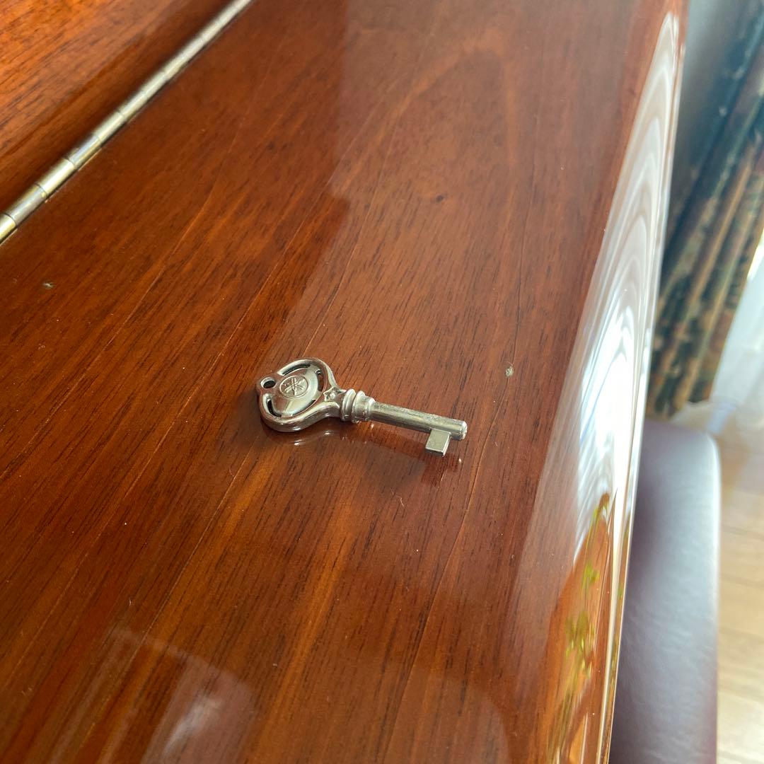 YAMAHA W106B アップライトピアノ　木目調　猫足タイプ