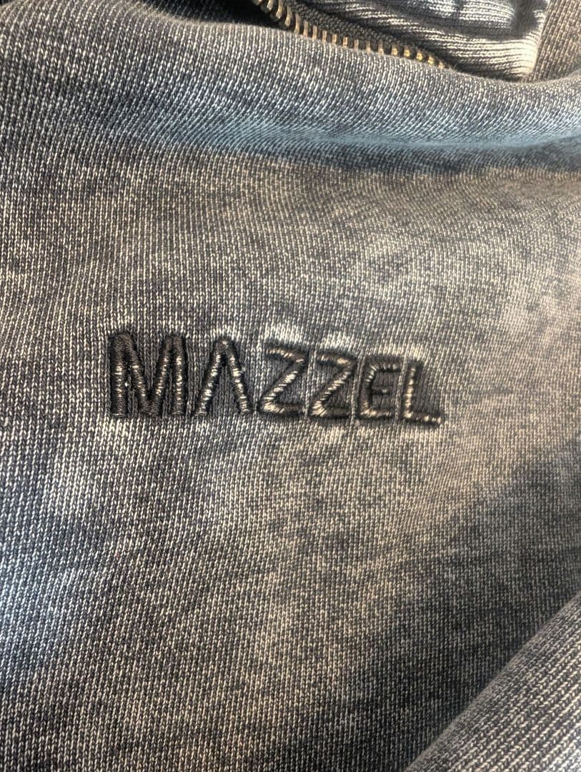 MAZZEL ジップアップパーカー
