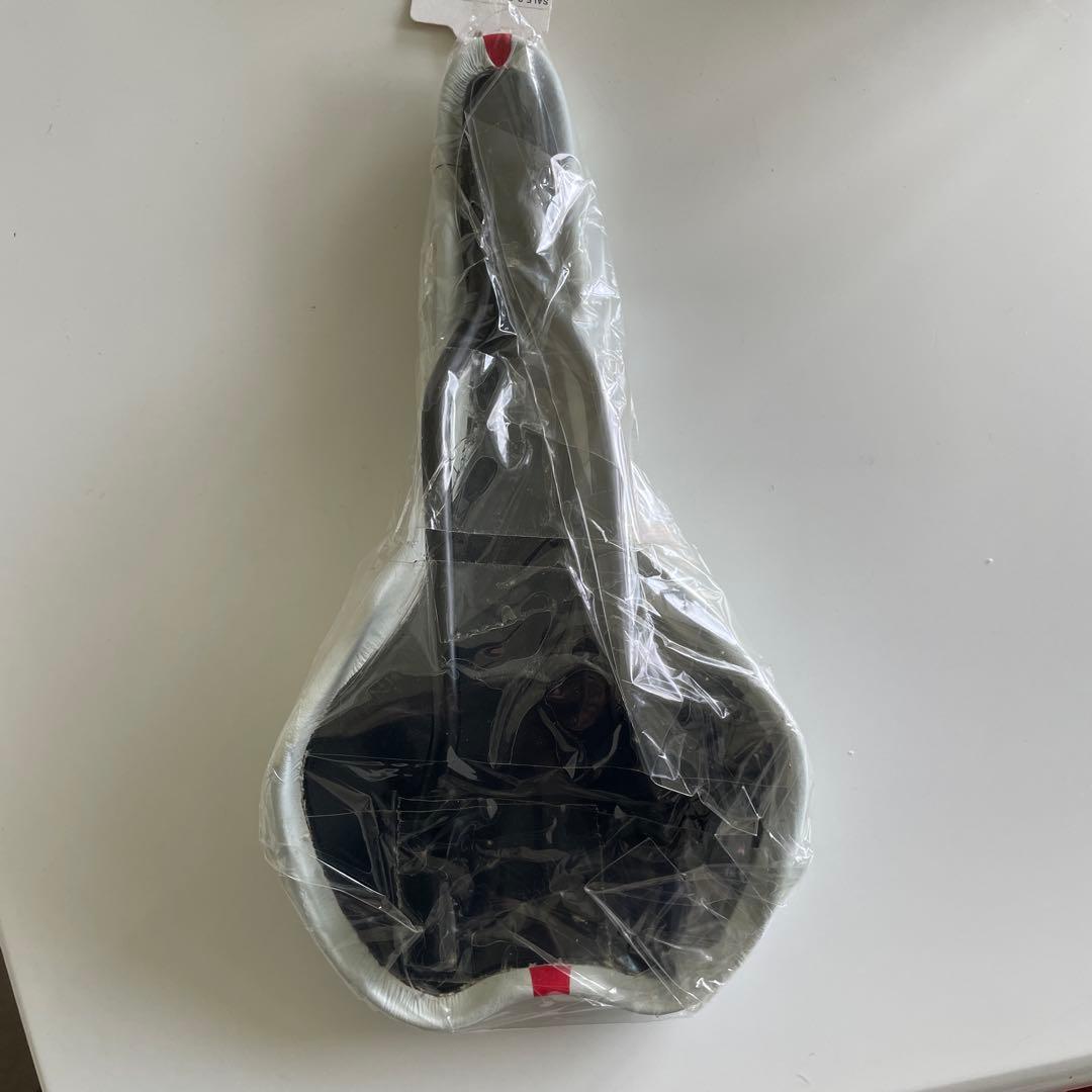 未使用　Selle Italia SLS サドル ホワイト・ブラック