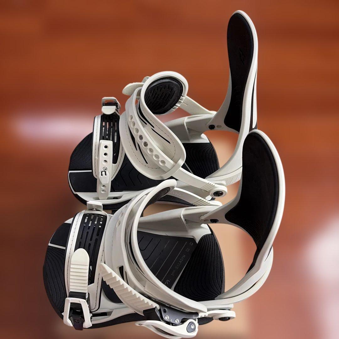 23-24 Union スノーボードビンディング ULTRA ホワイト sサイズ