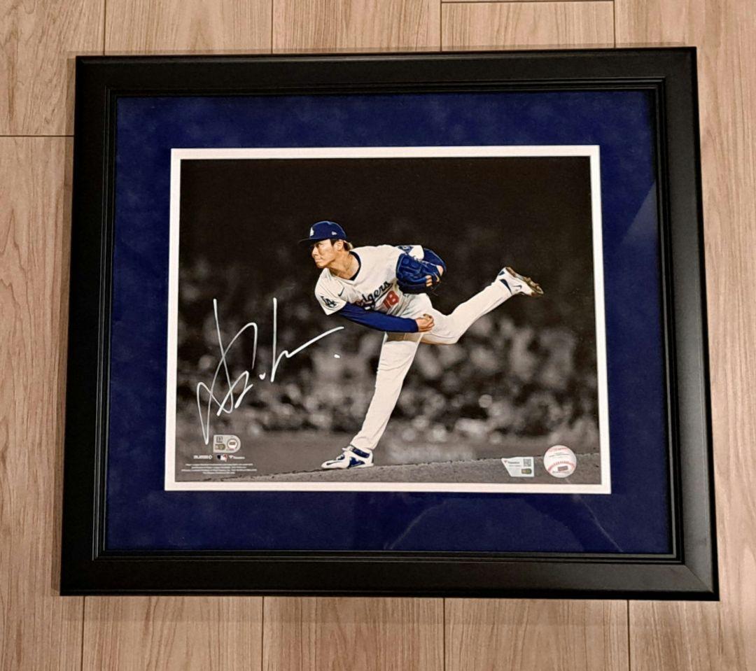 【額装入】祝☆WSMVP　山本由伸選手直筆サイン入りフォトグラフ