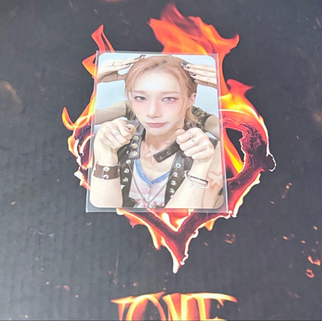 出回りなし XLOV RISINGSTAR ルイ トレカ 멍멍러브ver.