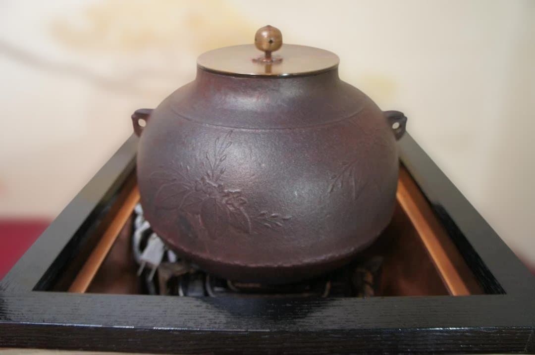 ☆焼杉置炉 国宝敬典 桐地紋真形釜釜鐶 置炉用600w炭型電熱器送料込み