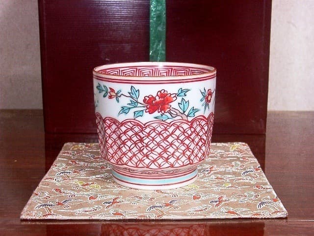 京焼・清水焼　二代 高木岩華作　赤絵古式模様小鉢　共箱　古物。