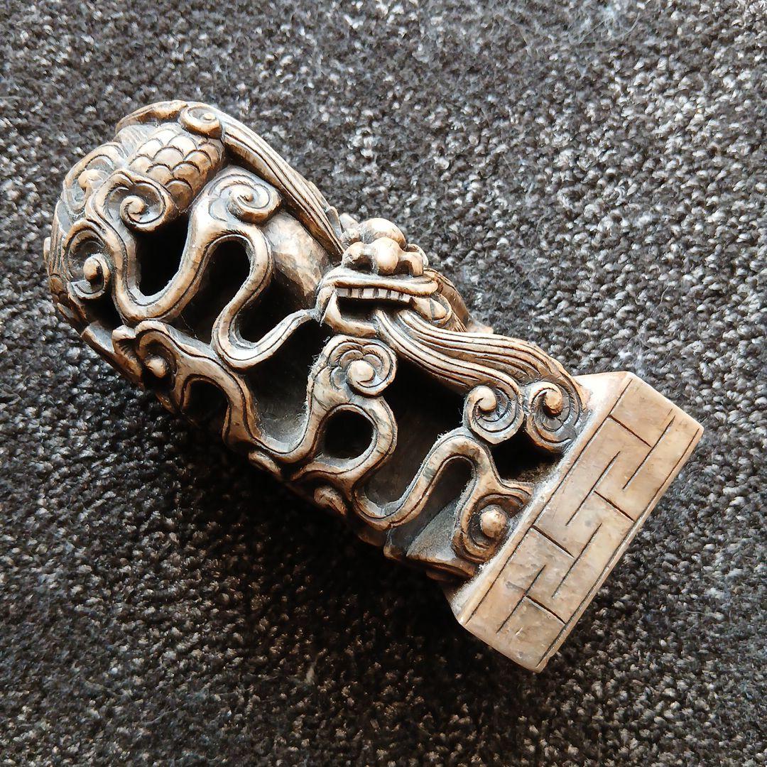 古い中国古玩骨董篆刻石印章/昇龍翔雲自然石玉材透し彫り/文鎮ウェイトアンティーク