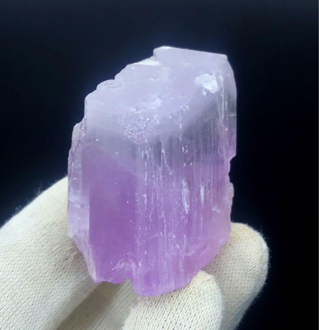 天然のバイカラークンツァイトクリスタル