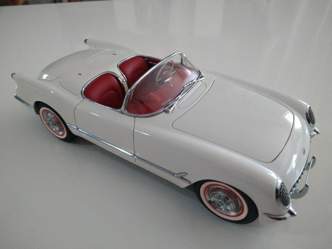 車　ダイキャストミニカー　1/18　ＡＵＴＯ・ＡＲＴ　コルベット１９５３