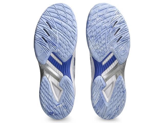 アシックス 1053A067 100 23.0 V-SWIFT FF 4/新品