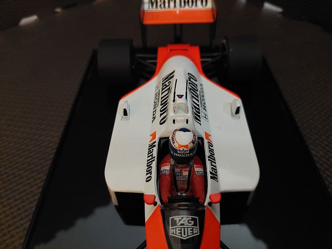 1/18 ＃１１ マクラーレンMP4/4 アラン・プロスト Marlbolo