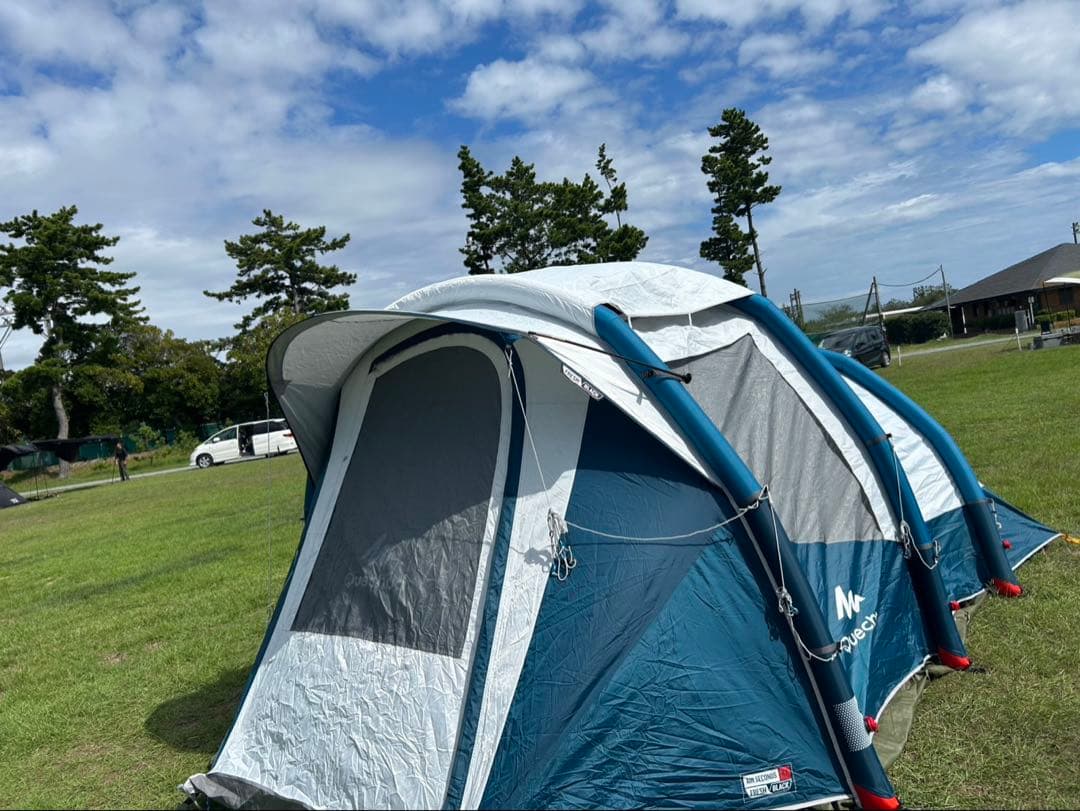 Quechua（ケシュア） エアーテント 4人用 ドーム型　【ポンプ付き】