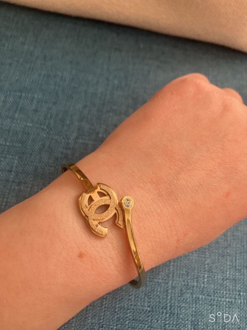 CHANEL ノベルティ　ブレスレット　ゴールド　CCマーク