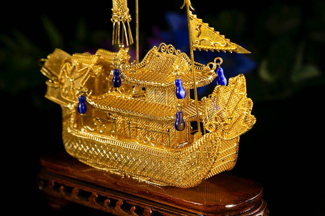 【中国工芸品】鍍金絹龍船置物　波紋台付