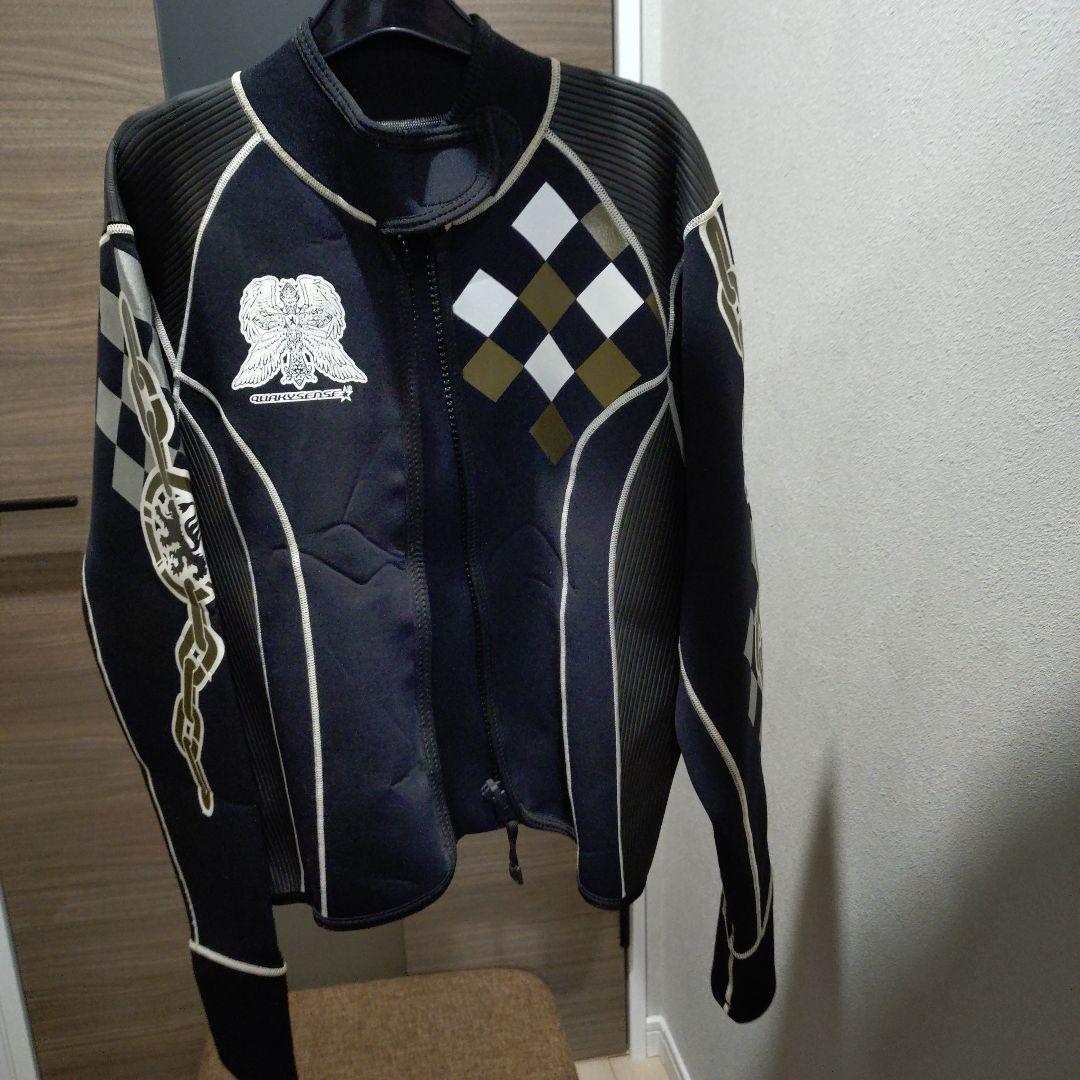 QUAKYSENSE　ウェットスーツXLサイズ