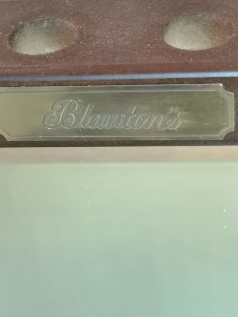 ブラントンBLANTON'S専用台座と貴重なゴールドキャップ全種類