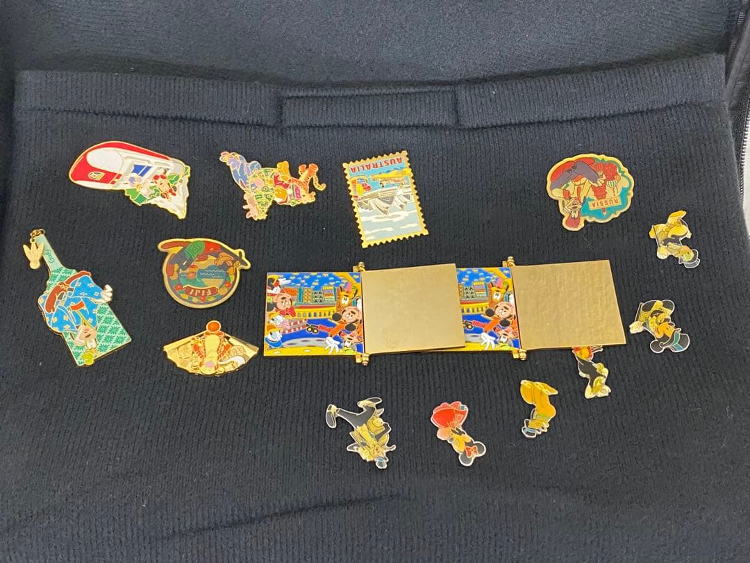3-2704 ウォルトディズニー生誕100年　ピンバッジ・缶バッジ等グッズまとめ