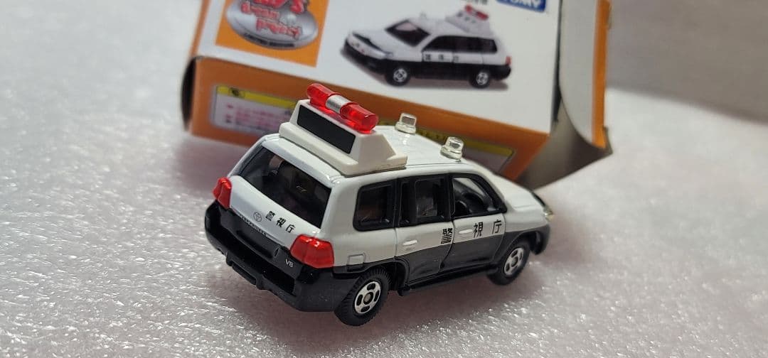 【 送料無料 】未使用！即発！ ランクル パトカー 警視庁 「 トミカ 」