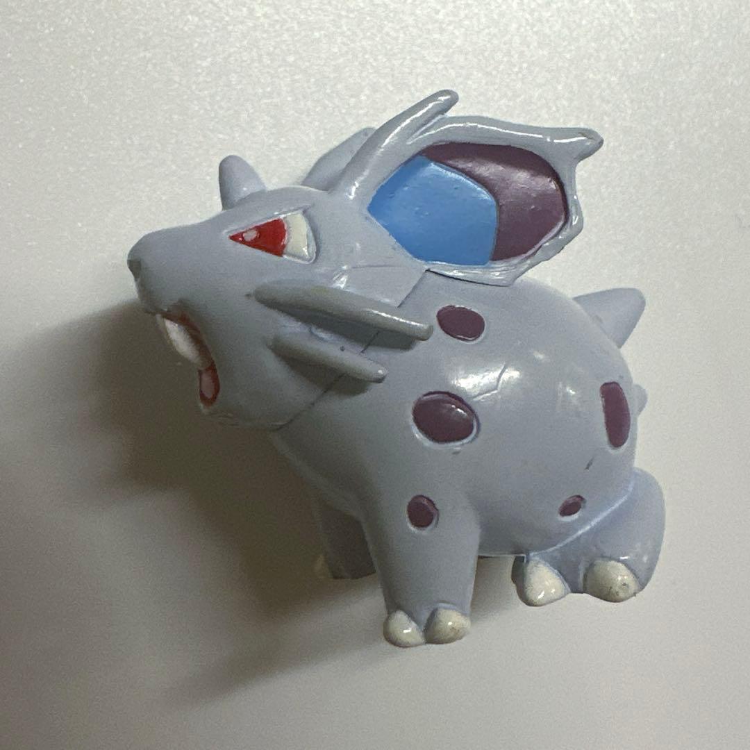 希少！【初期】 モンコレ　ニドラン♀ ニドリーノ　ニドクイーン