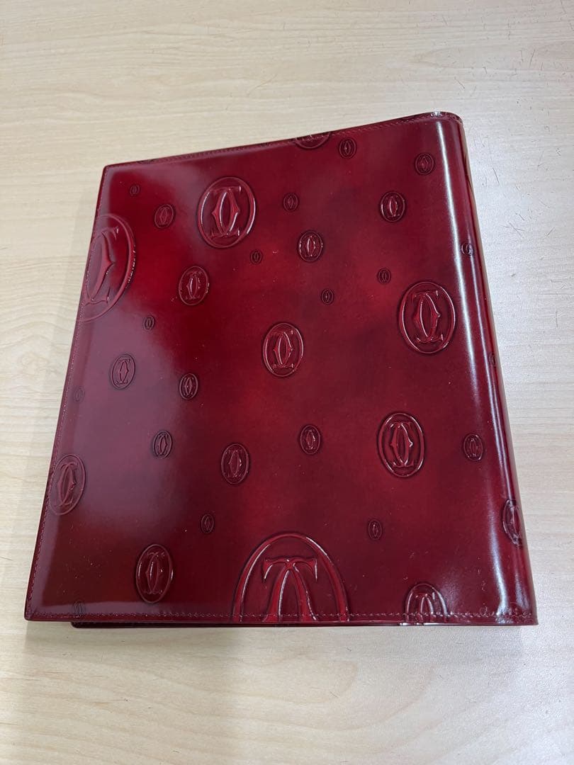 カルティエハッピーバースデーコレクションのレザーカバー限定ノートです。