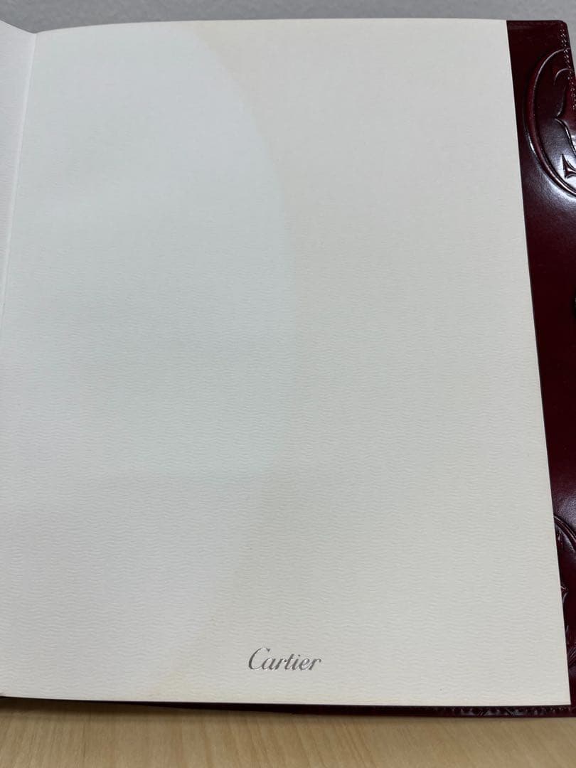 カルティエハッピーバースデーコレクションのレザーカバー限定ノートです。