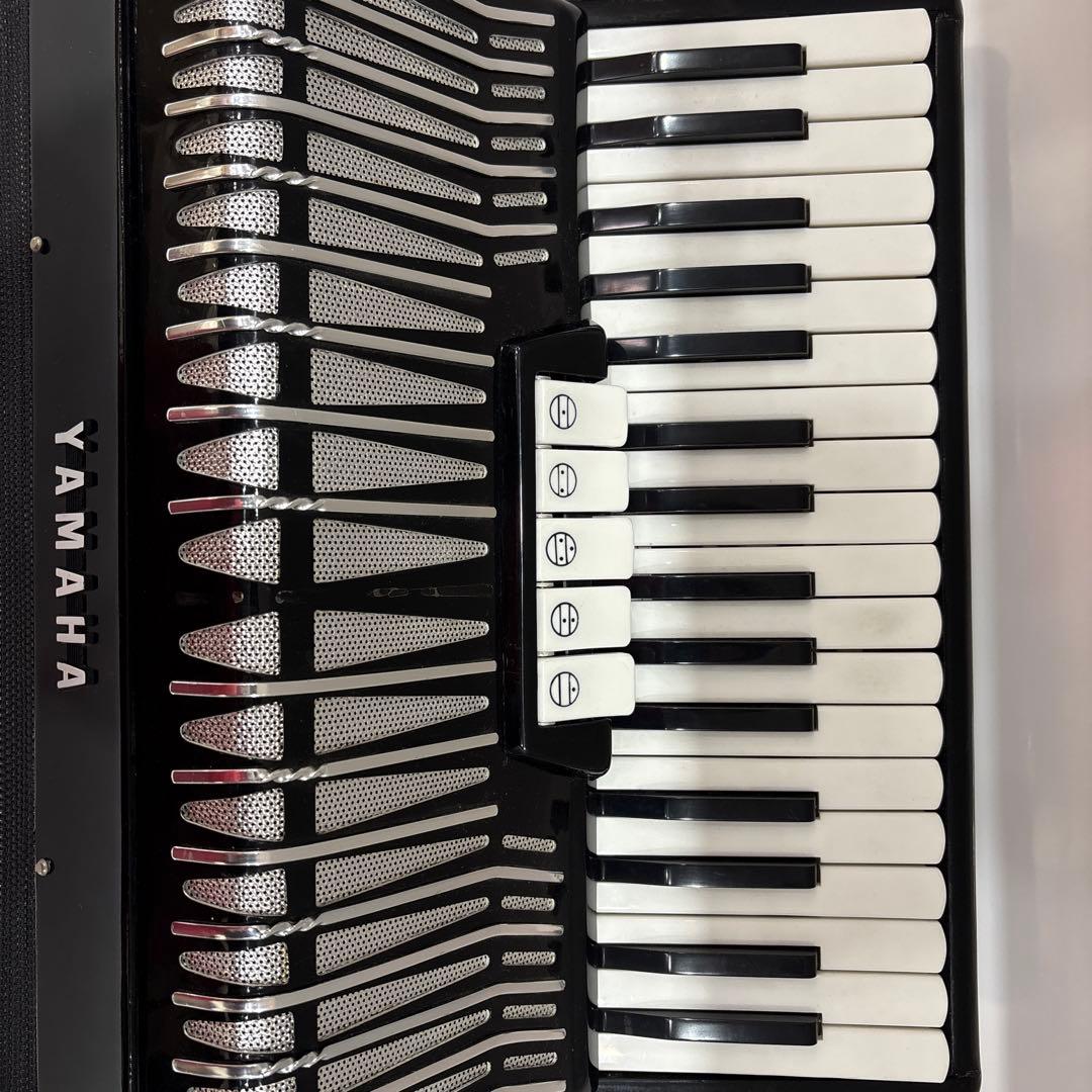 T114 YAMAHA アコーディオン ブラック カバー付き