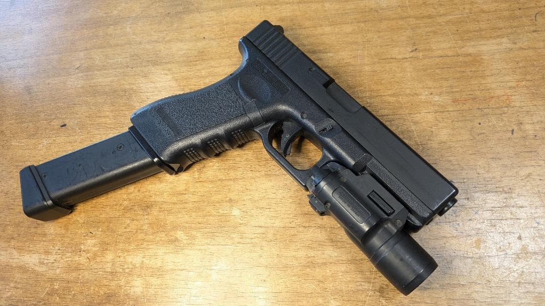 東京マルイ　電動ハンドガン　グロック 18C　ロンマガ　ライト付き