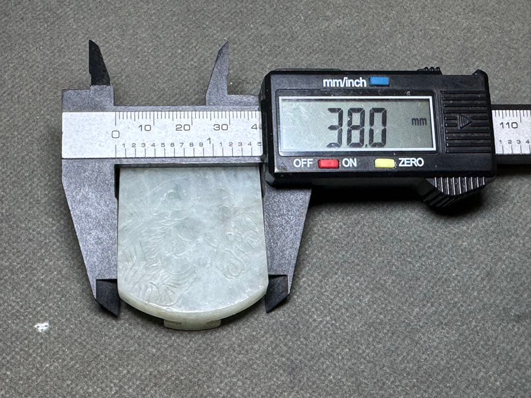 本翡翠　根付　中国美術　アンティーク　骨董　飾り物　古美術品　 置物　細密細工