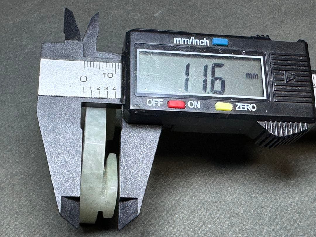 本翡翠　根付　中国美術　アンティーク　骨董　飾り物　古美術品　 置物　細密細工