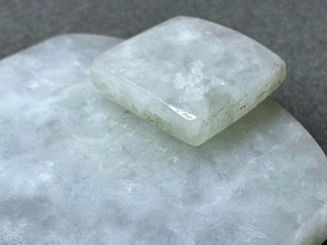 本翡翠　根付　中国美術　アンティーク　骨董　飾り物　古美術品　 置物　細密細工