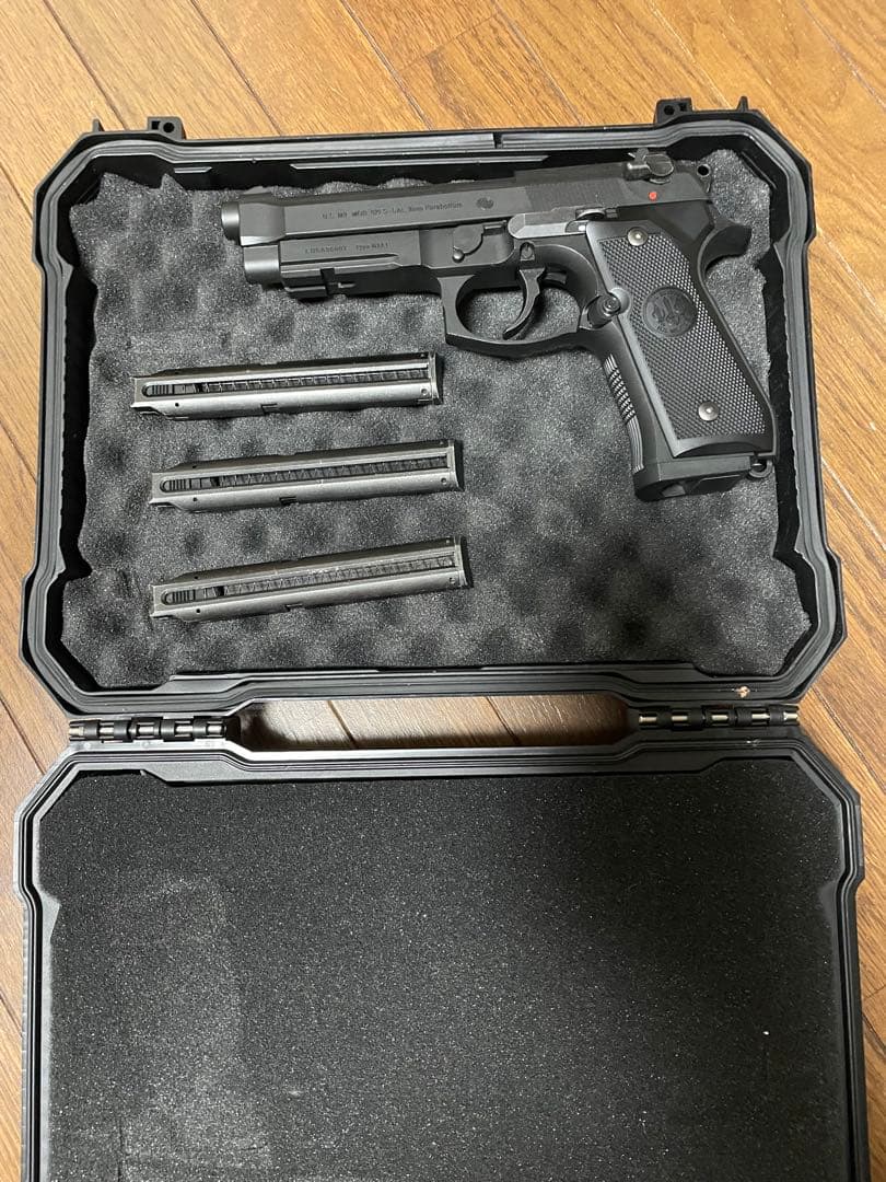 電動ハンドガン　ベレッタ　M9A1 フル・セミオート　バッテリー　充電器付き