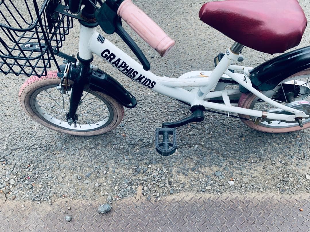 補助輪付き　14インチ　GRAPHIS KIDS14インチ 幼児用自転車