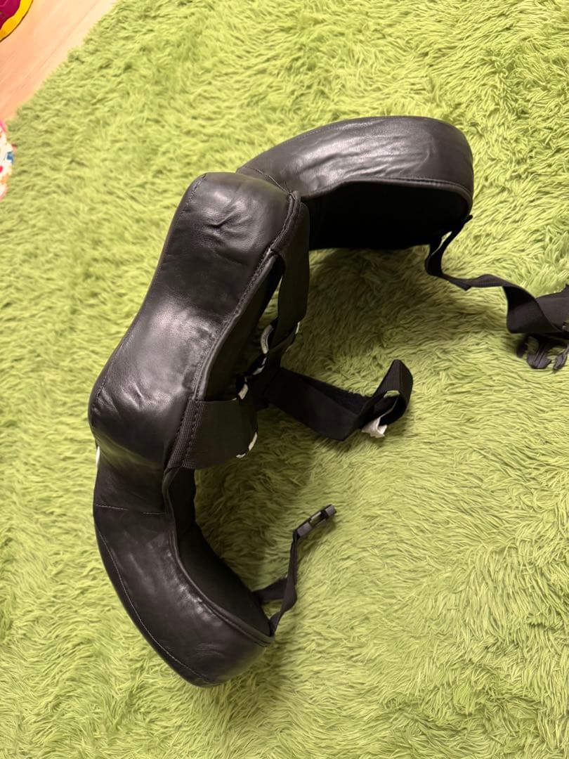 CENTURY パンチングミット 黒/白