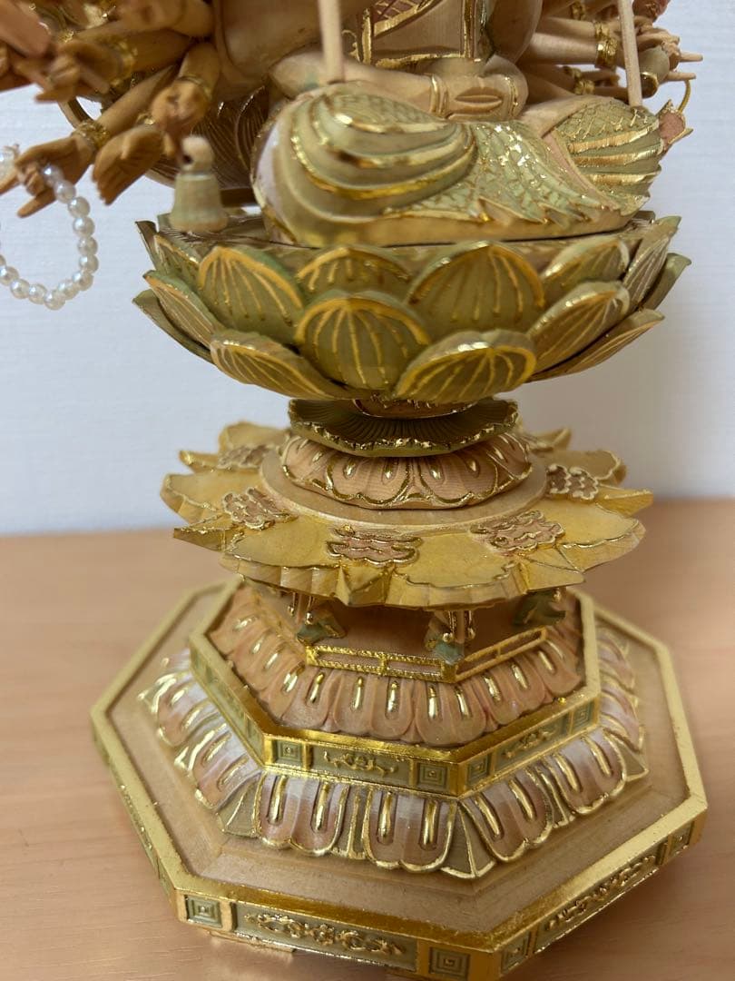 千手観音菩薩　金色　木製　新品　美品