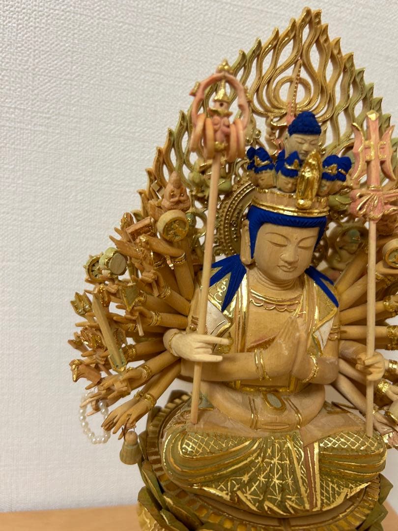 千手観音菩薩　金色　木製　新品　美品