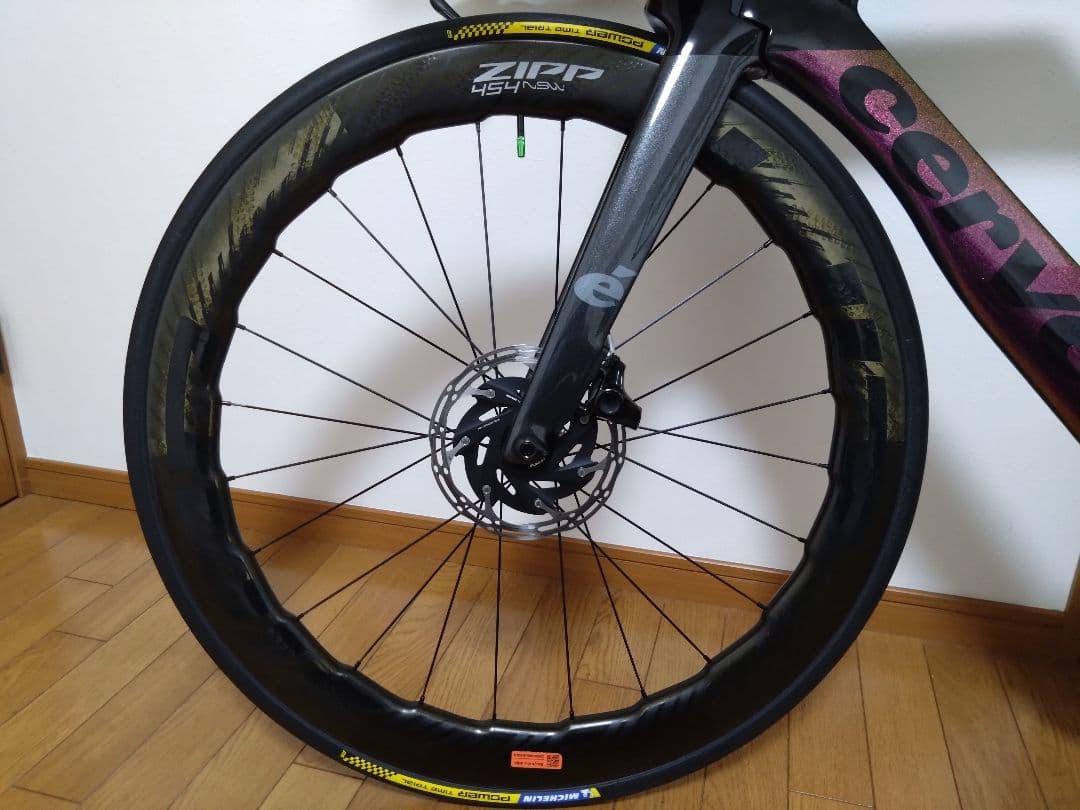ZIPP 454nsw （前輪）ZIPP SUPER9 DISC（後輪）