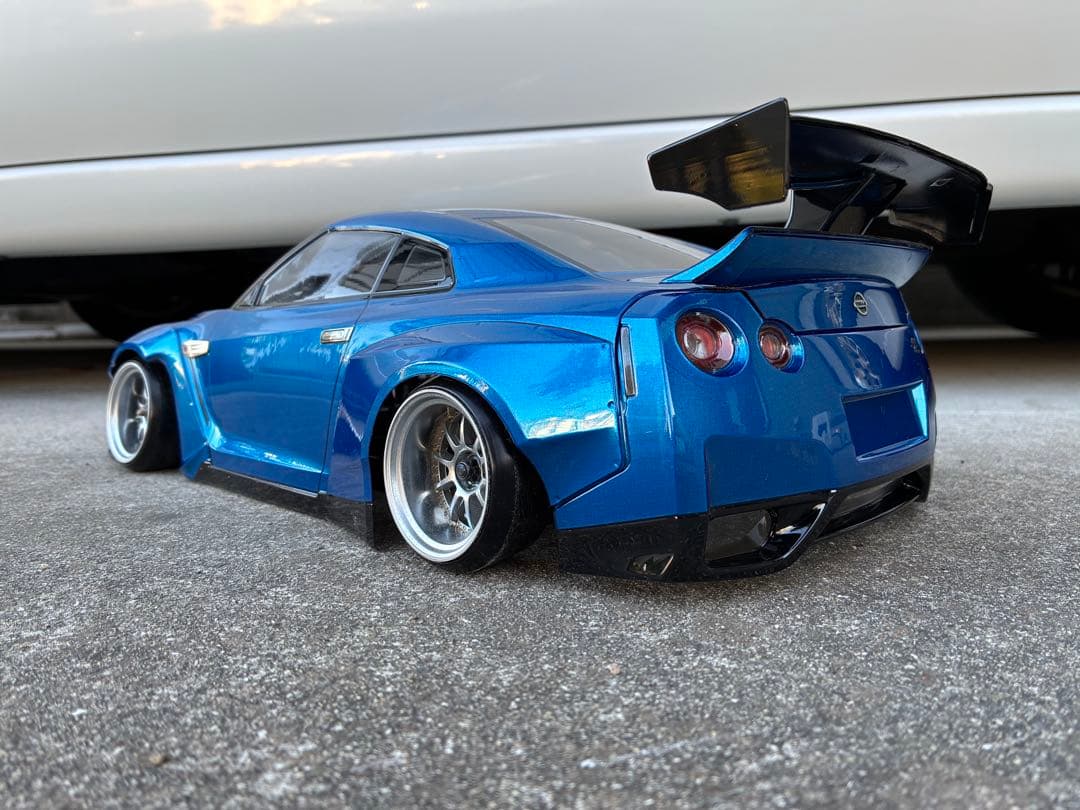 アディクション　R35-gtr ラジコンボディ