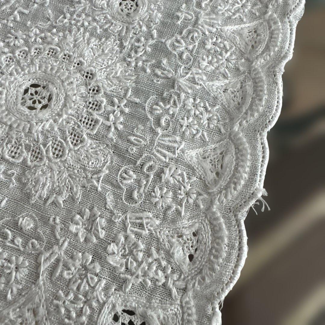 スワトウ　白のハンカチ　刺繍が美しい　中国汕頭　アンティーク