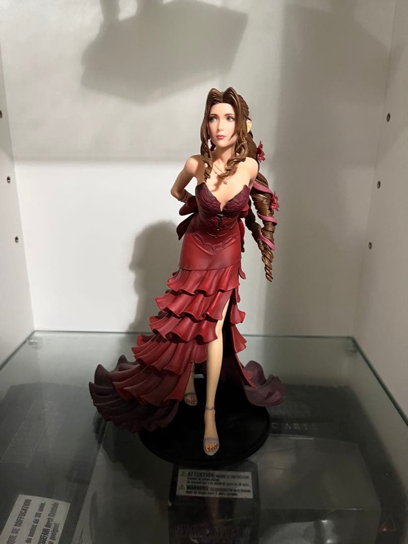 ファイナルファンタジー7 エアリス フィギュア ドレスver