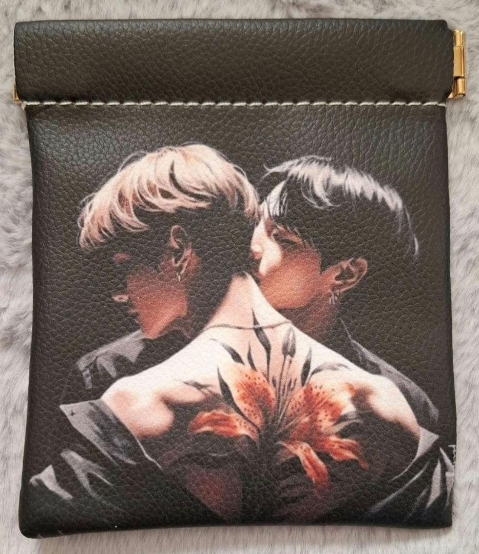 専用です。BTS♡ V✰JUNGKOOK ♡パスケース&小銭入れ...