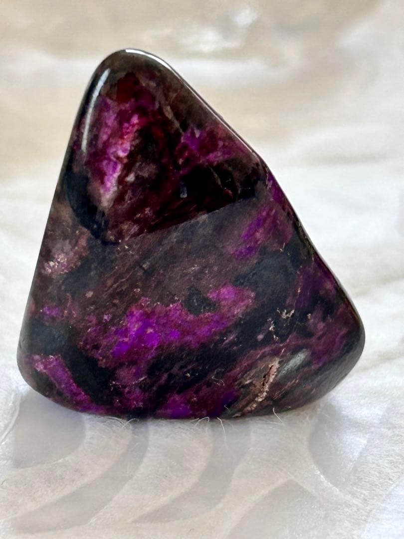 【希少】★世界三大ヒーリングストーン　天然 高品質 スギライト