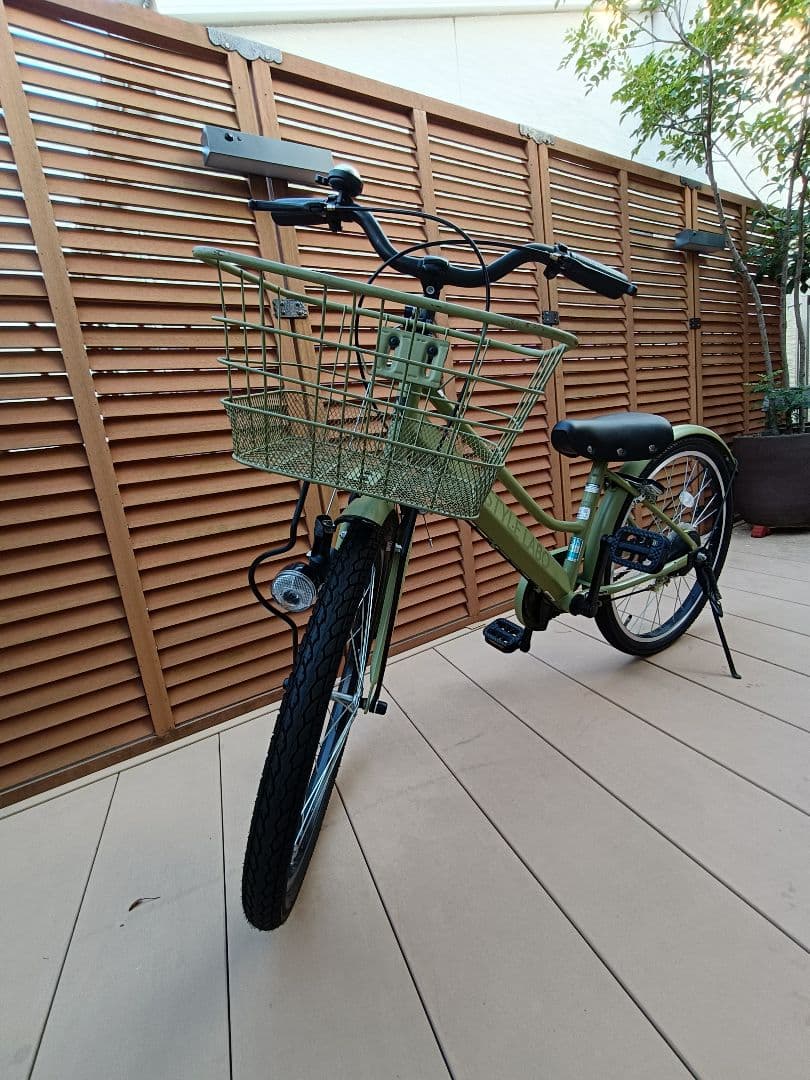 ２０２５年購入　22インチオリーブグリーン シティバイク 前面バスケット付き