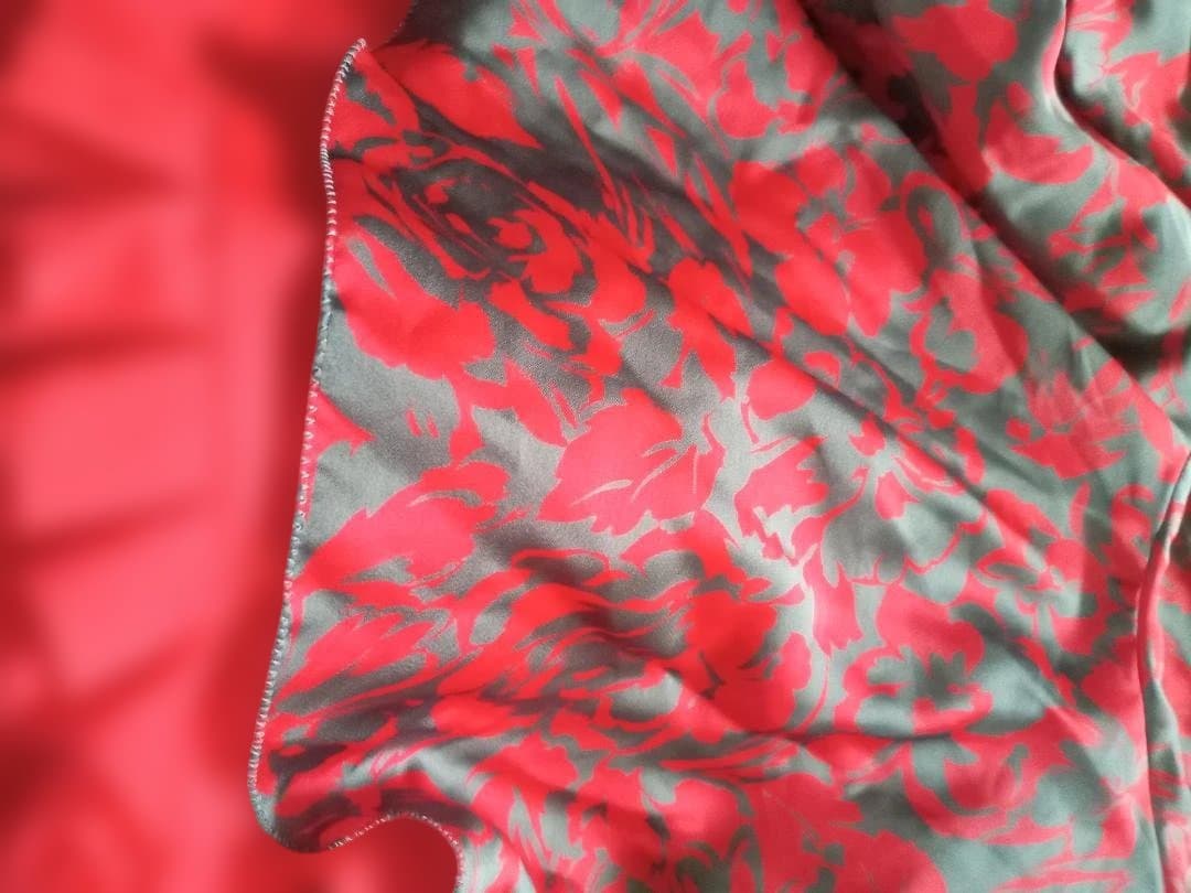 フラメンコドレス 赤とグレー 花柄