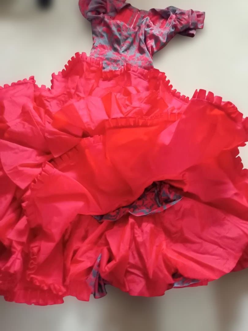 フラメンコドレス 赤とグレー 花柄