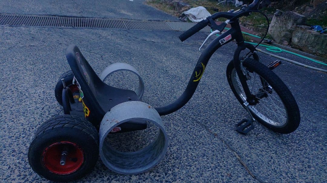 Smittybilt スケートボード 赤ホイール ドリフト3輪車 d1トライク
