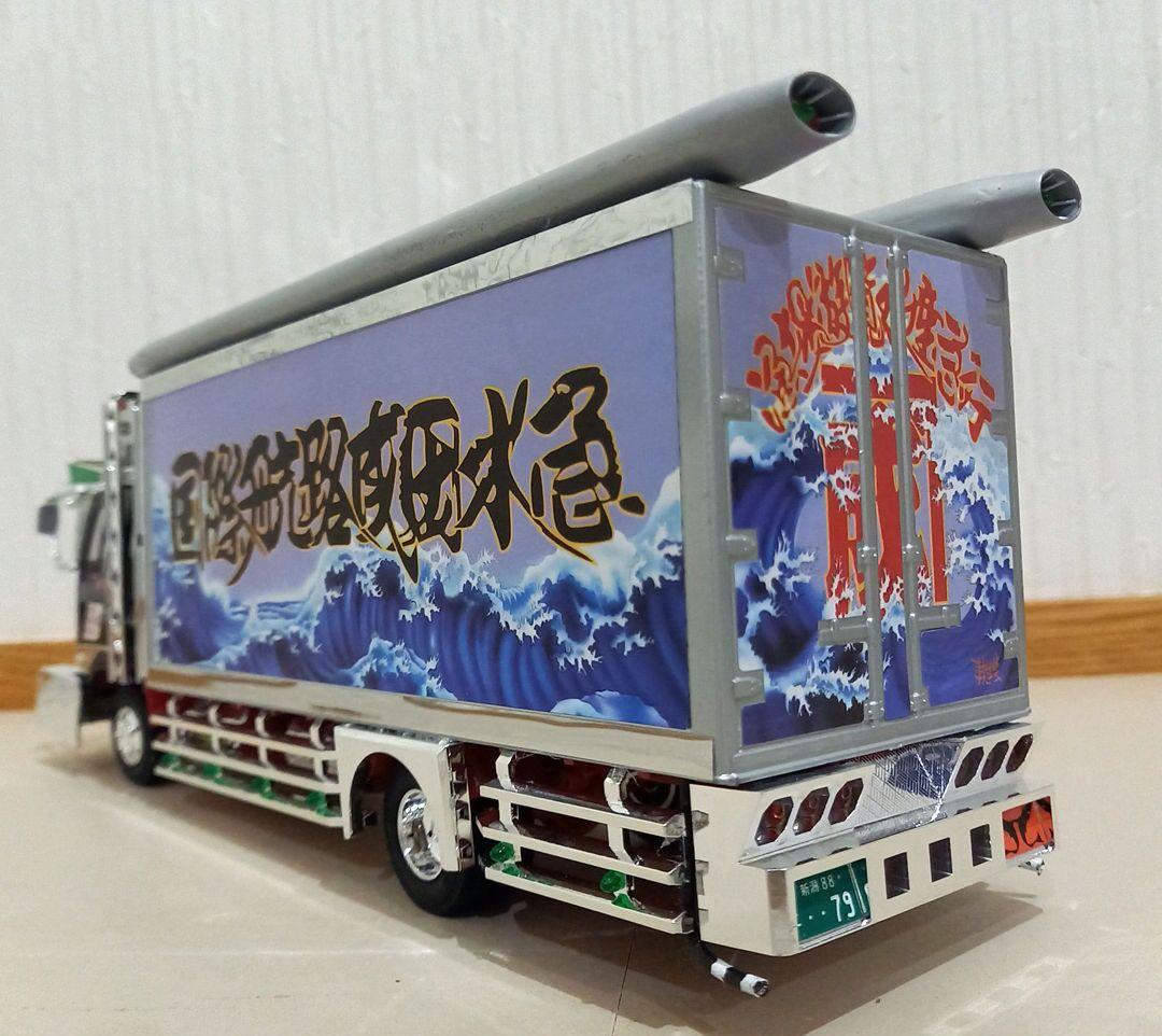 アオシマ1/32スケール　デコトラプラモデル完成品　日野レンジャー