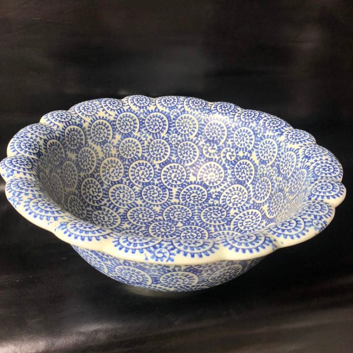 究極の古美術品◼️蔵からかなり凄い特大な伊万里焼の器が出て来ました。入れ物、お皿？