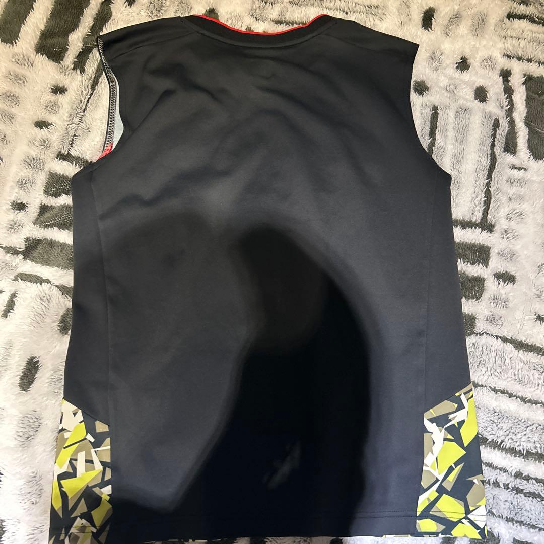 モツ鍋　YONEX バドミントン　テニス　ゲームシャツ　ノースリーブ