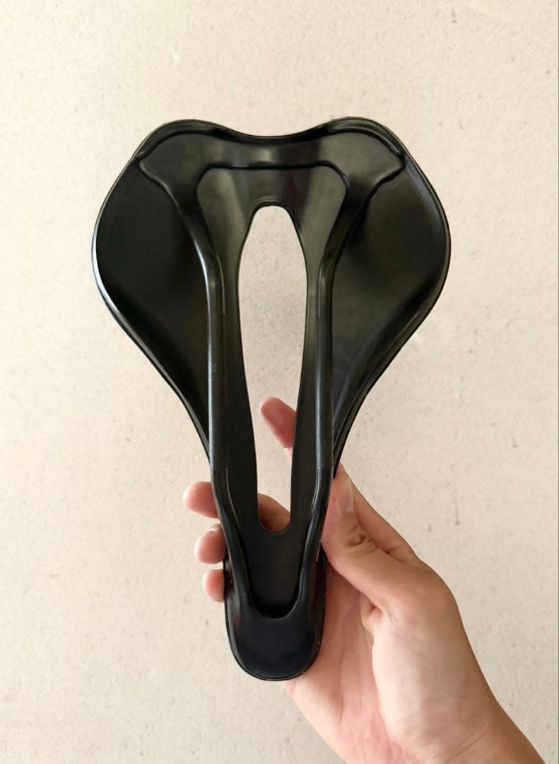 TNI 3Dプリントサドル　カーボンレール　丸型シートクランプには装着できません